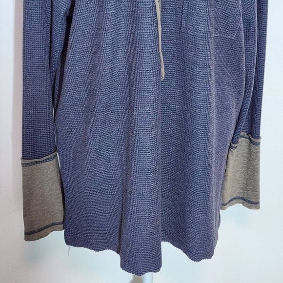 In Loom Charcoal Gray Colorblock Oversized Waffle Knit Henley Top NWT Size Small - Picture 5 of 11